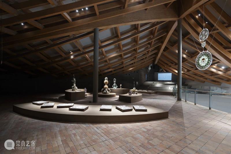 物质转化、时间流变与神话叙事丨UCCA陶美术馆“水底火焰”展览现场 崇真艺客