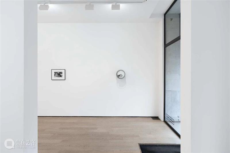 展览现场｜洛瑞·席蒙丝（Laurie Simmons）「黑与白」@ 阿尔敏·莱希 - 巴黎｜马蒂尼翁 崇真艺客