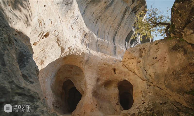 回顾展评｜奥利弗·比尔（Oliver Beer）「共振项目：洞穴」@ 第17届里昂双年展 崇真艺客