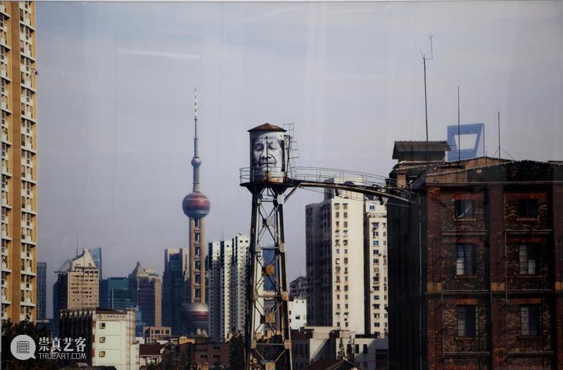 对谈预告 | JR × 曹丹:从街头到银幕——公共艺术作为社会对话的媒介 崇真艺客