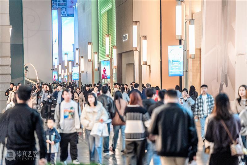 窗里窗外：武汉SKP以视错觉艺术重构商业空间叙事 热点聚焦  武汉SKP周年庆 崇真艺客