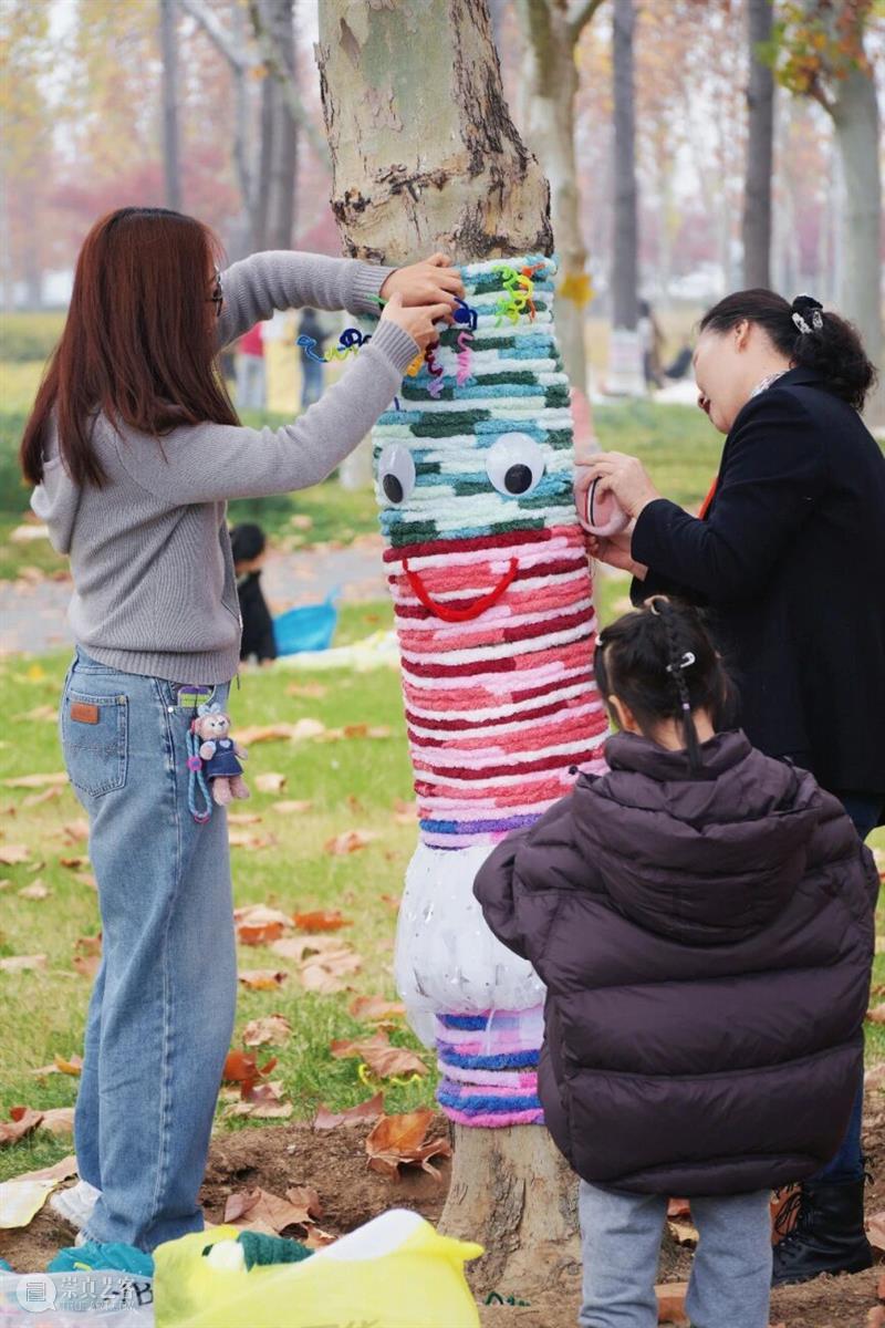 “爱的抱抱”第二期温暖开幕！这个冬天，继续为大树织一件彩色毛衣吧！ 崇真艺客