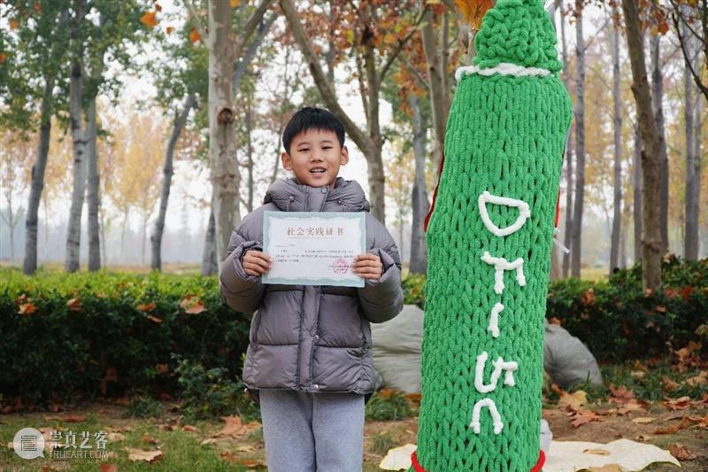 “爱的抱抱”第二期温暖开幕！这个冬天，继续为大树织一件彩色毛衣吧！ 崇真艺客