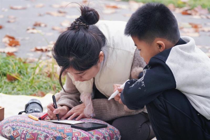 “爱的抱抱”第二期温暖开幕！这个冬天，继续为大树织一件彩色毛衣吧！ 崇真艺客