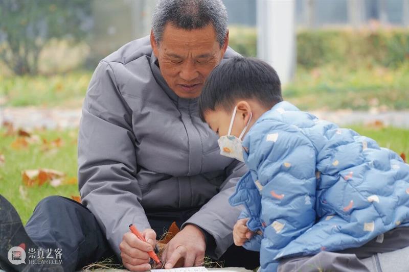 “爱的抱抱”第二期温暖开幕！这个冬天，继续为大树织一件彩色毛衣吧！ 崇真艺客