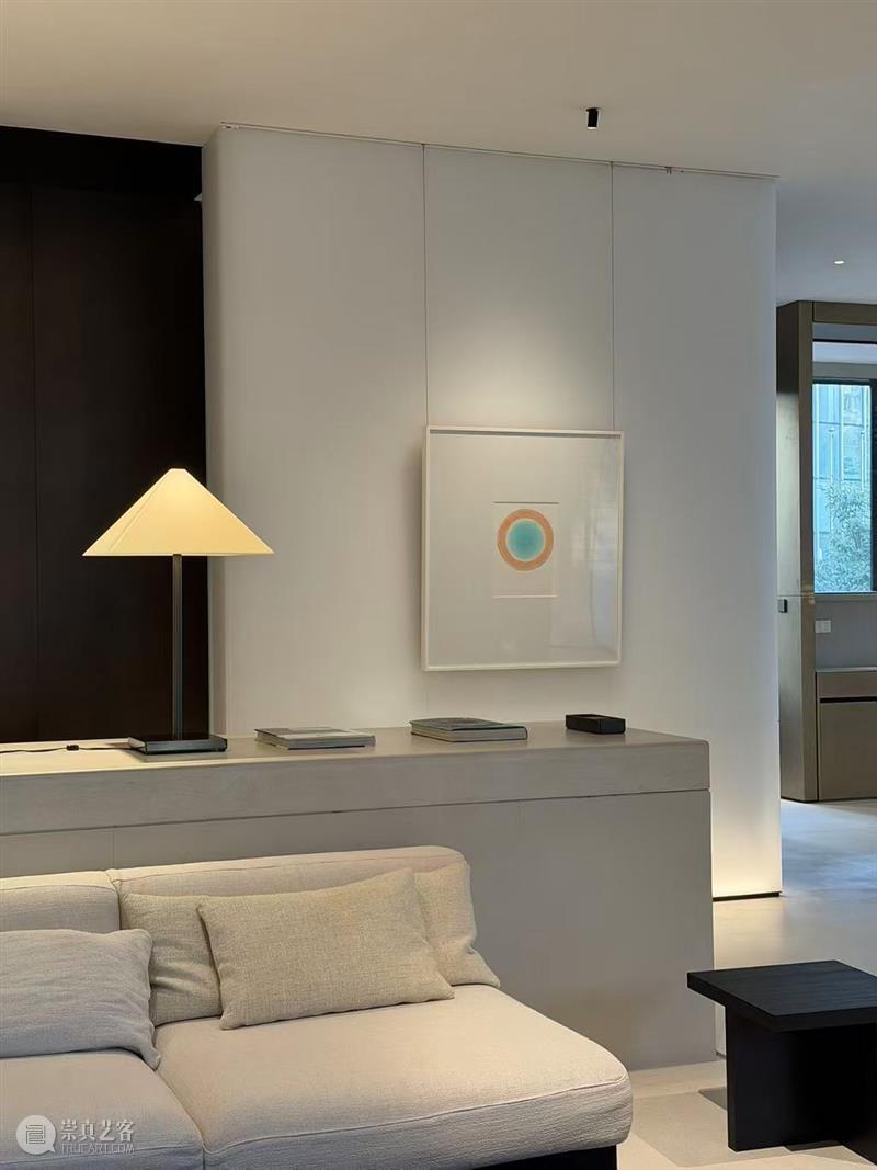 「VV Art Salon 艺术会客厅」呈现双展《绝对抽象》与《似是而是》 热点聚焦  崇真艺客