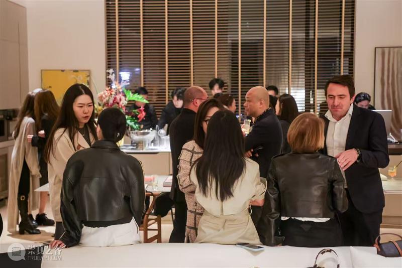 「VV Art Salon 艺术会客厅」呈现双展《绝对抽象》与《似是而是》 热点聚焦  崇真艺客