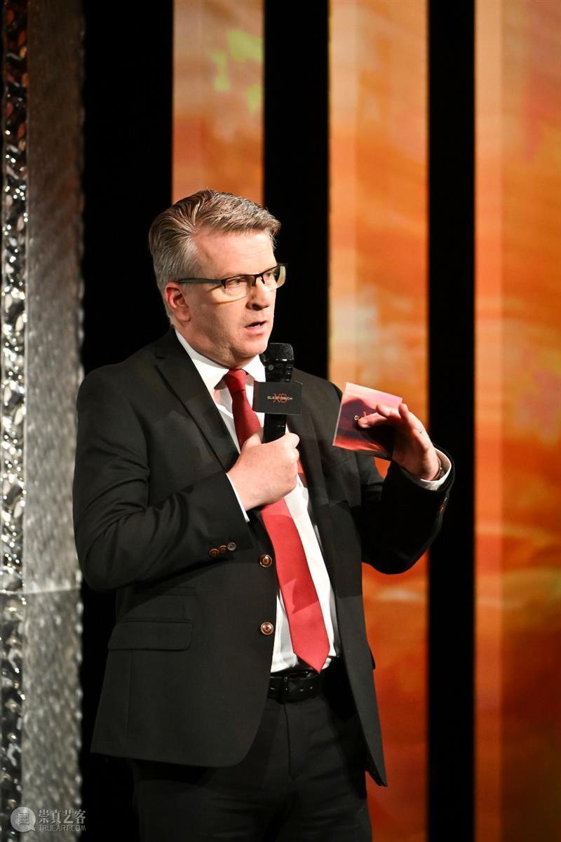 深邃之境：当威士忌遇见艺术的流光 热点聚焦  单一麦芽威士忌品牌格兰菲迪 格兰菲迪XS双雪莉桶系列 崇真艺客