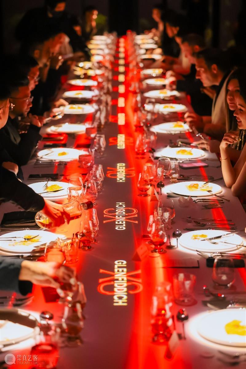 深邃之境：当威士忌遇见艺术的流光 热点聚焦  单一麦芽威士忌品牌格兰菲迪 格兰菲迪XS双雪莉桶系列 崇真艺客