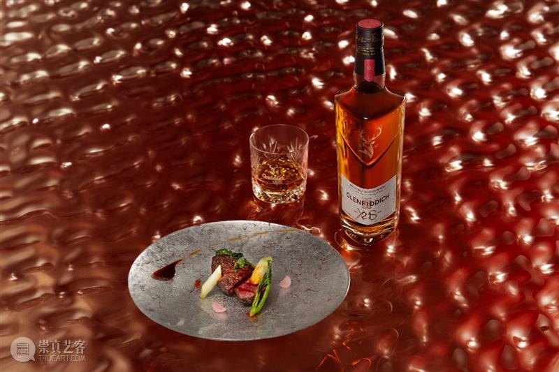 深邃之境：当威士忌遇见艺术的流光 热点聚焦  单一麦芽威士忌品牌格兰菲迪 格兰菲迪XS双雪莉桶系列 崇真艺客
