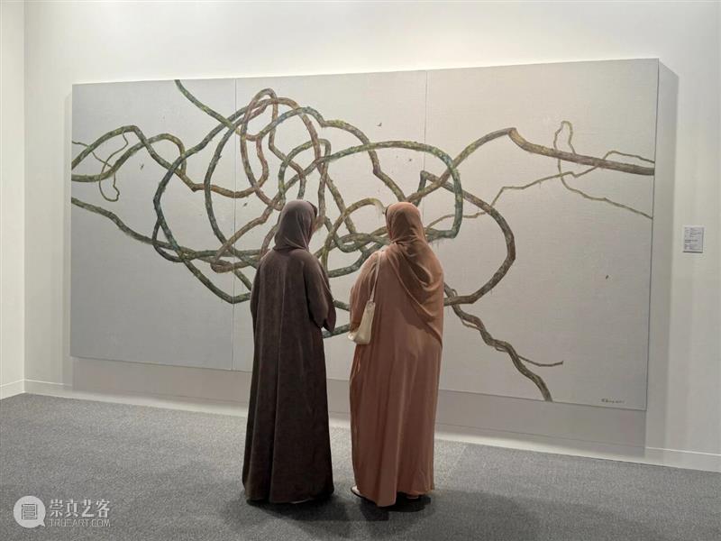 VIP 预展回顾 | 阿布扎比艺术博览会 2025 | 江玉仪与吴笛笛双人展「My Own Oasis」 崇真艺客