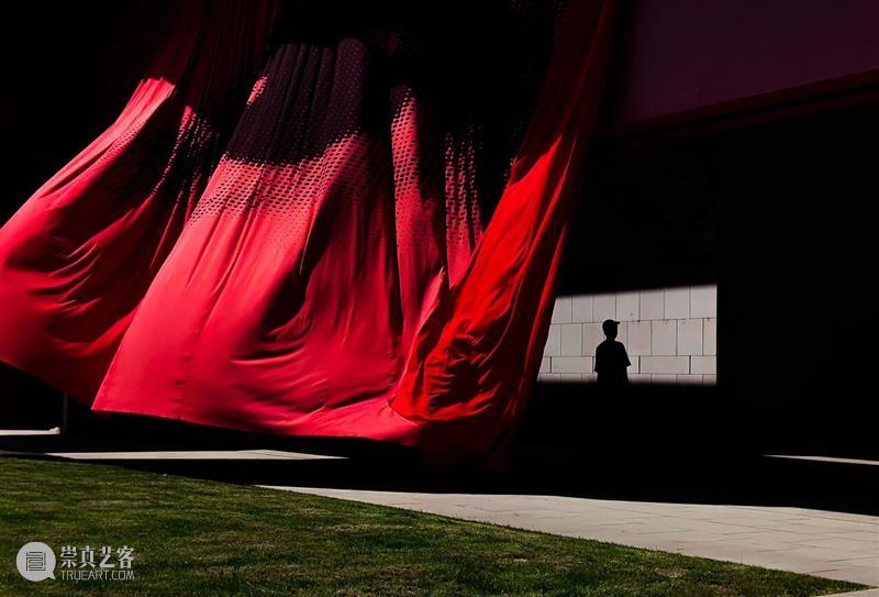 UCCA Lab丨2025华为影像大赛颁奖盛典暨年度影像展亮相巴黎大皇宫 崇真艺客