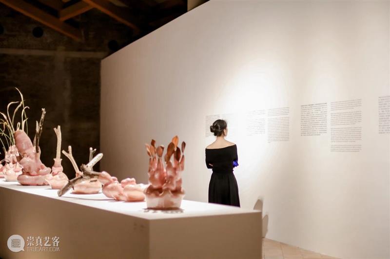 陶瓷版图中的创作新倾向丨群展“即兴游离”正在UCCA陶美术馆展出 崇真艺客
