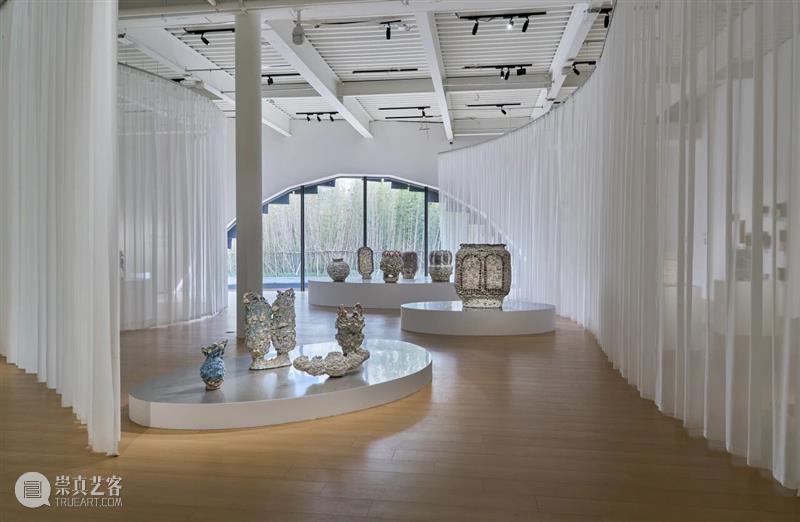 陶瓷版图中的创作新倾向丨群展“即兴游离”正在UCCA陶美术馆展出 崇真艺客