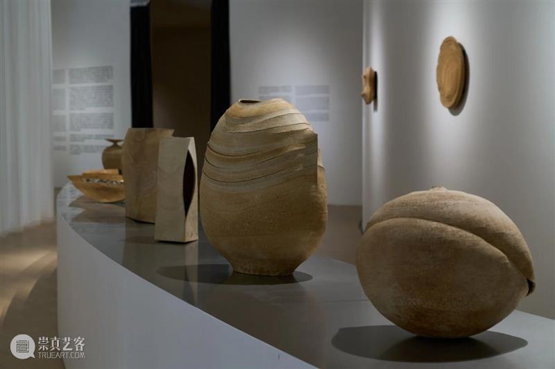 陶瓷版图中的创作新倾向丨群展“即兴游离”正在UCCA陶美术馆展出 崇真艺客
