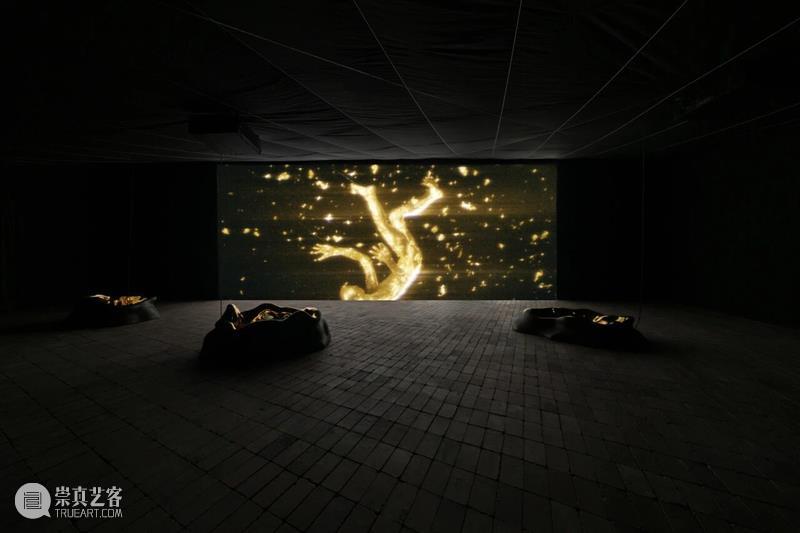 陶瓷版图中的创作新倾向丨群展“即兴游离”正在UCCA陶美术馆展出 崇真艺客