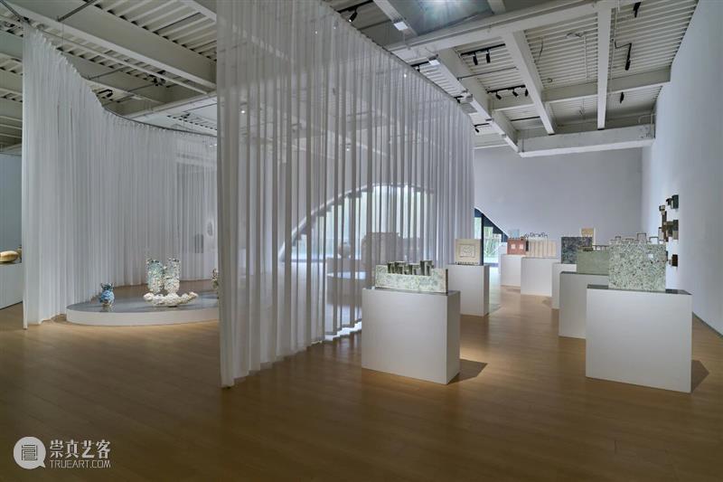 陶瓷版图中的创作新倾向丨群展“即兴游离”正在UCCA陶美术馆展出 崇真艺客