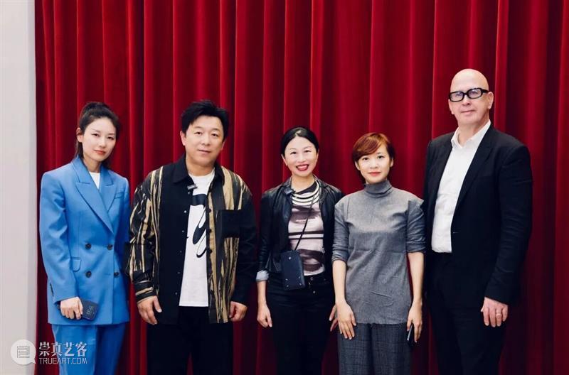 只剩3天！这场把“红毯”引进“白盒子”的展览，让金鸡奖生出个“彩蛋” 崇真艺客