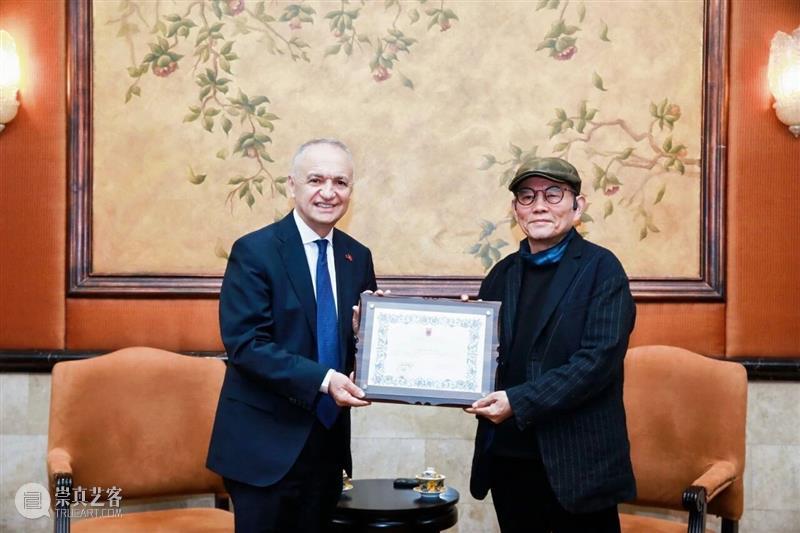 傅中望作品入藏阿尔巴尼亚共和国驻华大使馆 湖北美术馆文化交流再续新篇 崇真艺客