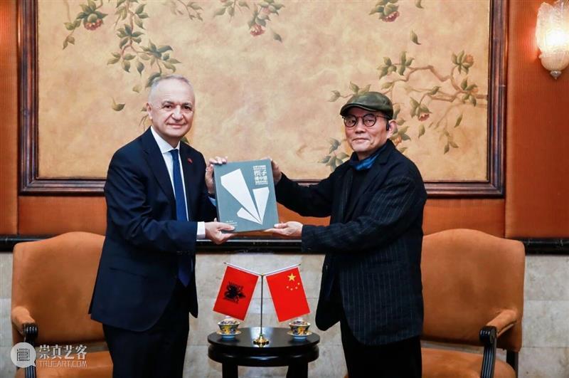 傅中望作品入藏阿尔巴尼亚共和国驻华大使馆 湖北美术馆文化交流再续新篇 崇真艺客
