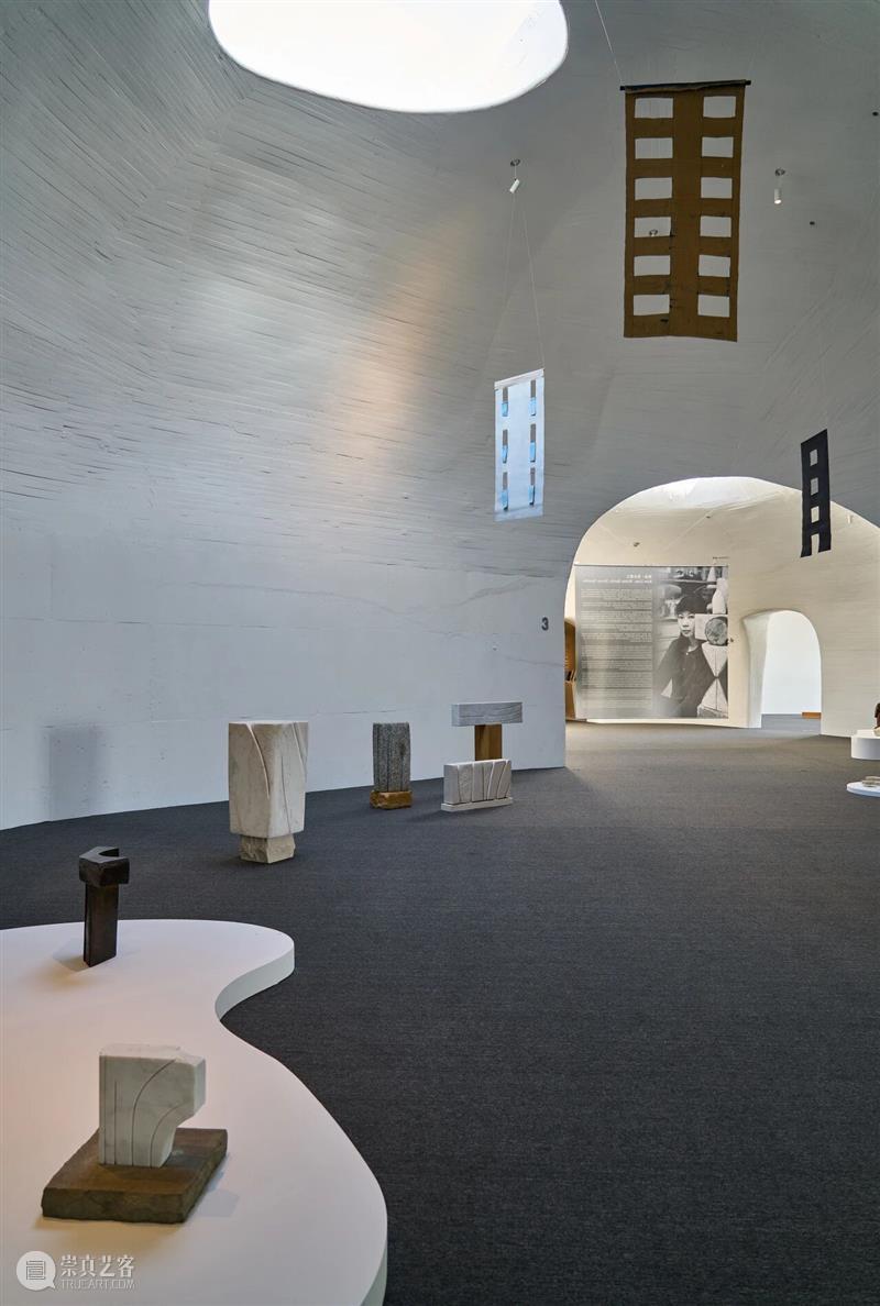 光影流转的律动与冥思——“林金：枕水漱石”正在UCCA沙丘展出 崇真艺客