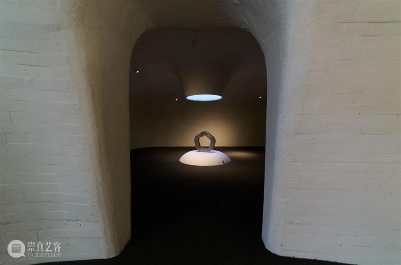 光影流转的律动与冥思——“林金：枕水漱石”正在UCCA沙丘展出 崇真艺客