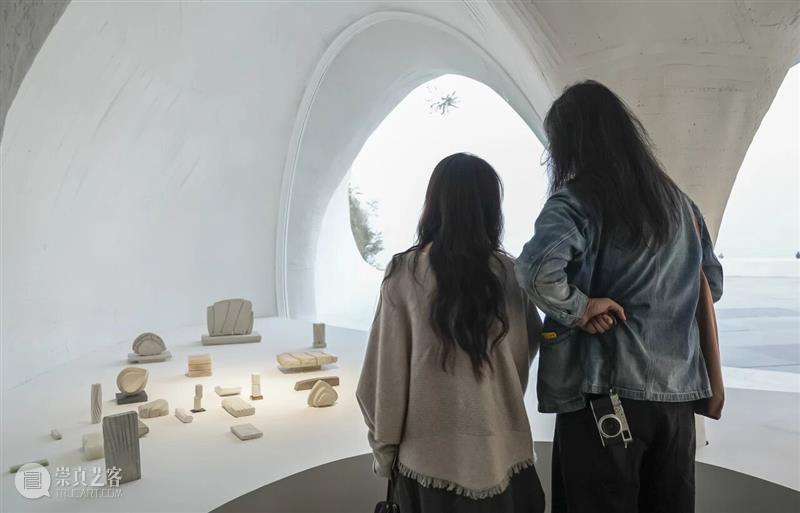 光影流转的律动与冥思——“林金：枕水漱石”正在UCCA沙丘展出 崇真艺客