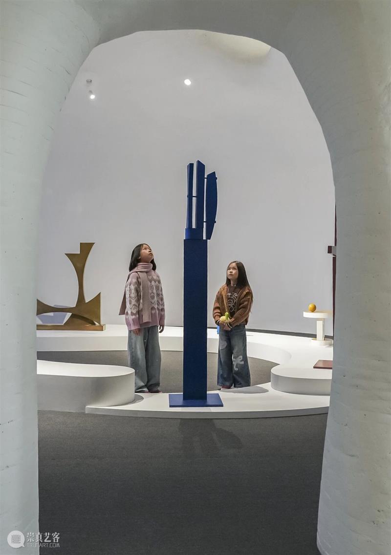 光影流转的律动与冥思——“林金：枕水漱石”正在UCCA沙丘展出 崇真艺客