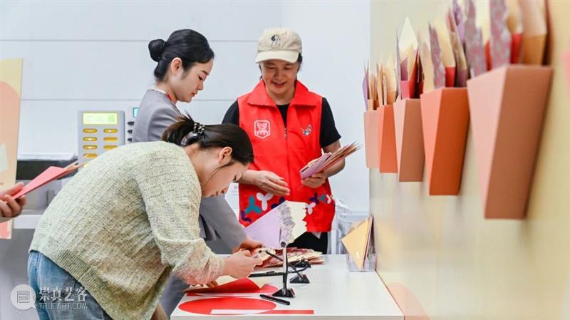 国际志愿者日 | 致敬每一位深圳美术馆的志愿者！ 崇真艺客