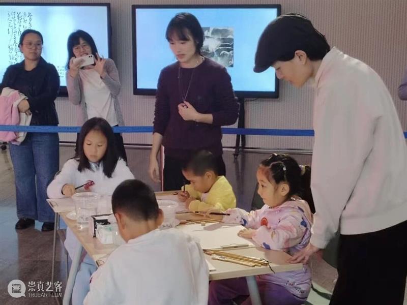 12·5国际志愿者日丨汇聚星火之光，共筑美美与共 崇真艺客