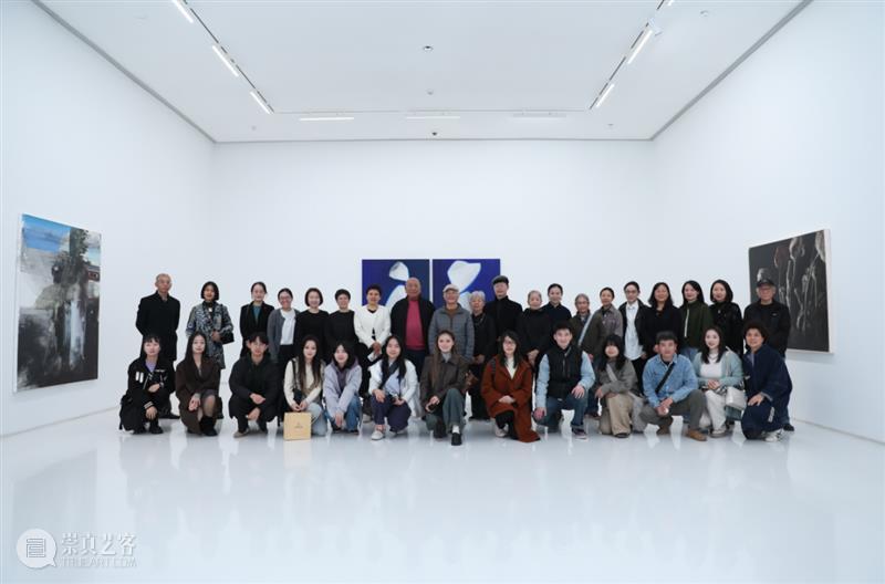 画画_石至莹、周胤辰、赵舒燕三人展｜国家美术·关注 崇真艺客