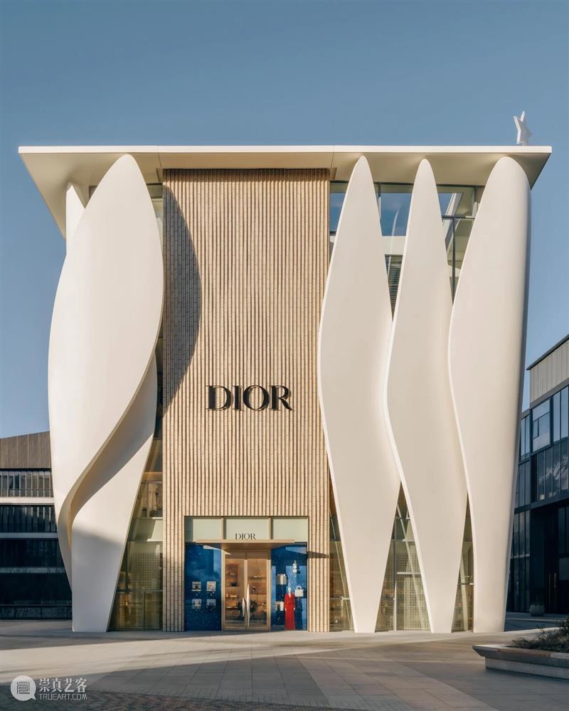 洪浩｜《往复》与《万相》亮相北京迪奥之家 崇真艺客