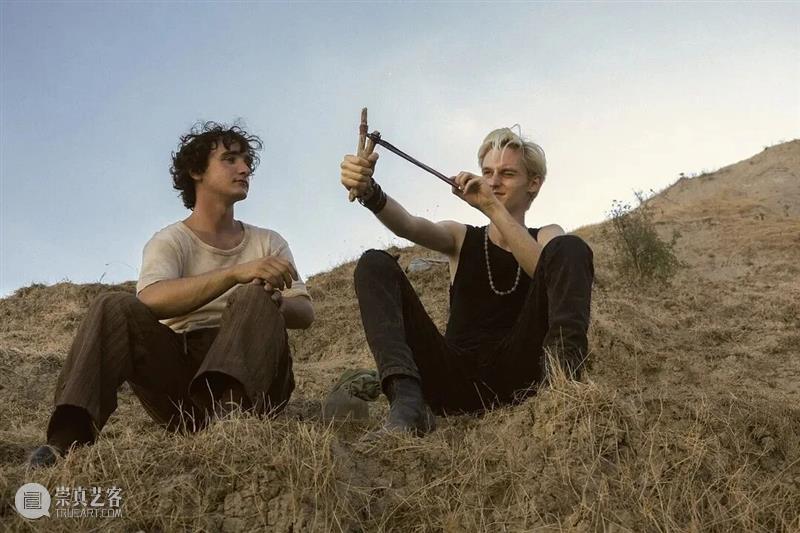 全球数十家媒体将其列为年度佳片，马丁·斯科塞斯、索菲亚·科波拉等影人大力推荐！ 崇真艺客