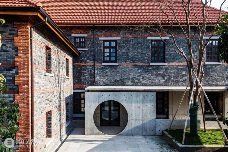 黄圣智|水韵金辉:拾紫《金水相生》的跨文明叙事与当代转译 崇真艺客