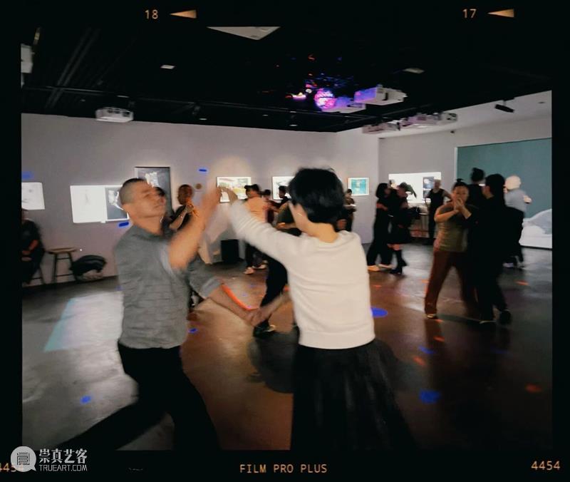 怪东西及舞厅复活计划｜黄译轮值手记 崇真艺客