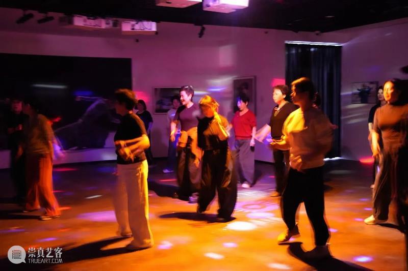 怪东西及舞厅复活计划｜黄译轮值手记 崇真艺客