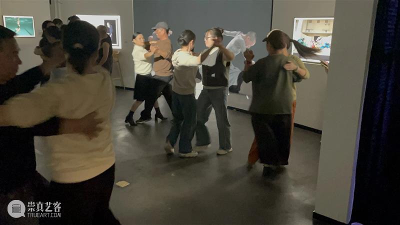 怪东西及舞厅复活计划｜黄译轮值手记 崇真艺客