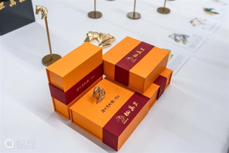 深圳美术馆携手TTF AI创意珠宝，以《征万里》马年胸针开启文化创新合作新篇章 崇真艺客