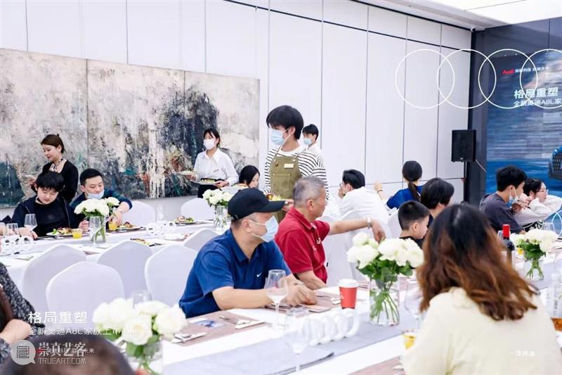 YOUNG美术馆｜场地租赁与品牌定制 崇真艺客