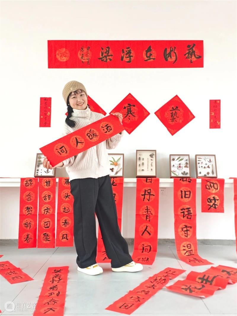 村中花开迎春风，门前挥春写新景！ 崇真艺客