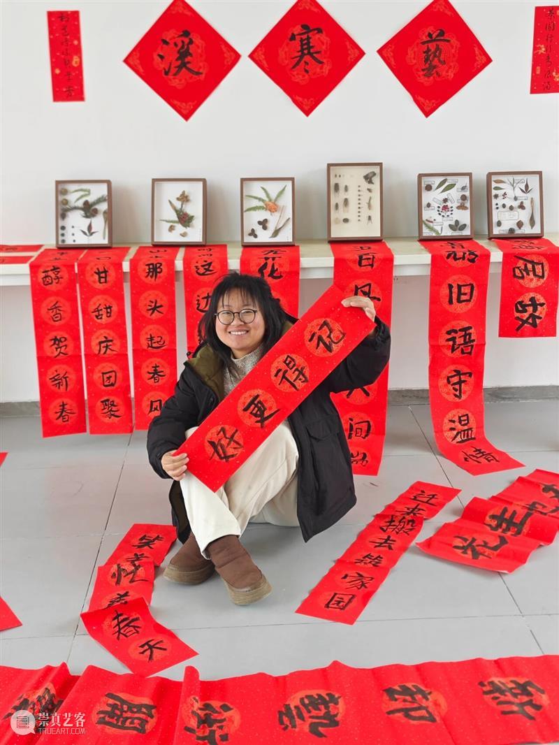 村中花开迎春风，门前挥春写新景！ 崇真艺客