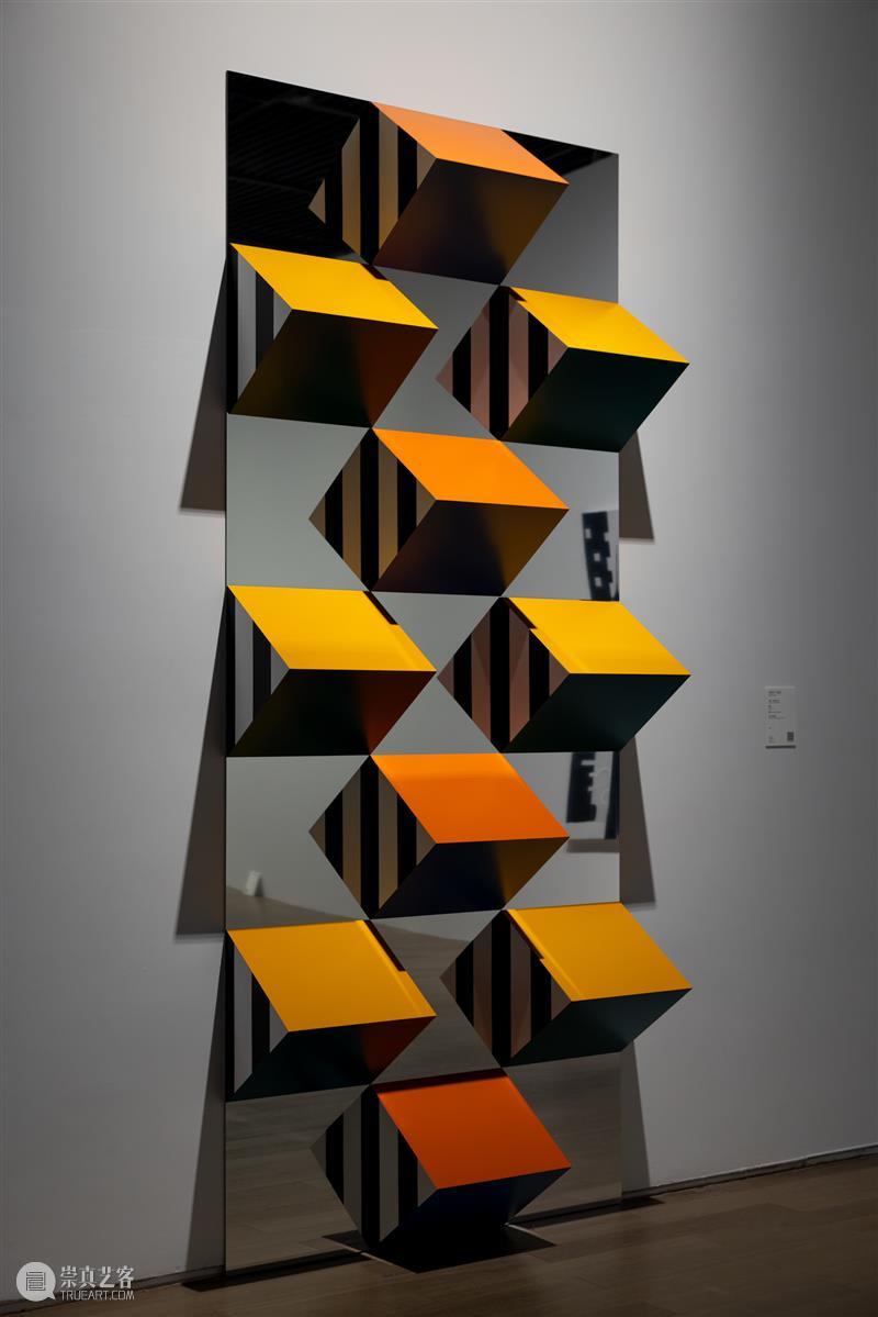 烟火指数·成都双年展 | 喻红、丹尼尔?布伦 (Daniel Buren)、朱利安·奥培 (Julian Opie) 里森画廊 崇真艺客