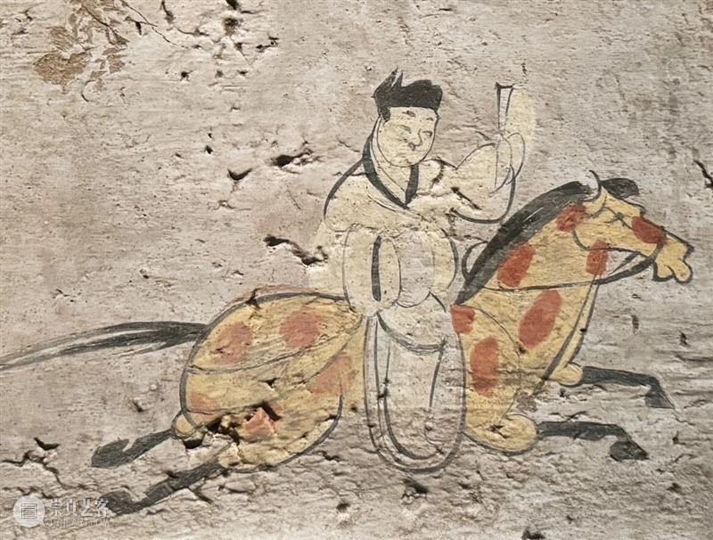 更祝明朝风日好，梅花满眼踏新年。   崇真艺客