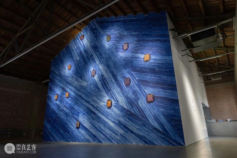采访｜ARTFORUM｜梁远苇谈“雨瘾者” 崇真艺客