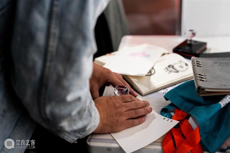 展览回顾 | 幽默疗愈场：以笑收尾，疗愈不止 崇真艺客