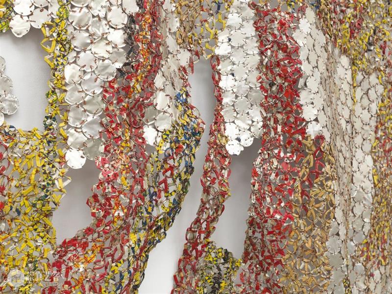 白立方香港及首尔｜艾尔·阿纳祖（El Anatsui）：瓶盖之历史隐喻 崇真艺客