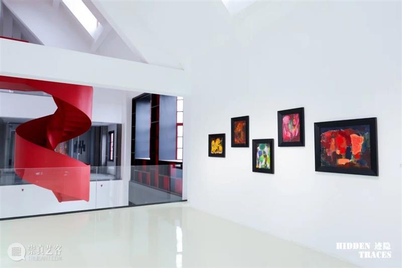 YOUNG现场｜王嘉闻个展“迹隐”于上海开幕 崇真艺客