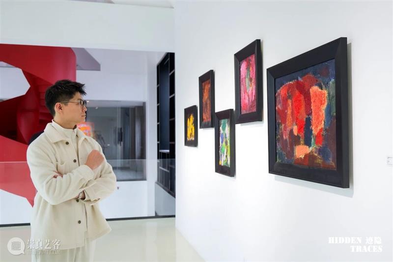 YOUNG现场｜王嘉闻个展“迹隐”于上海开幕 崇真艺客
