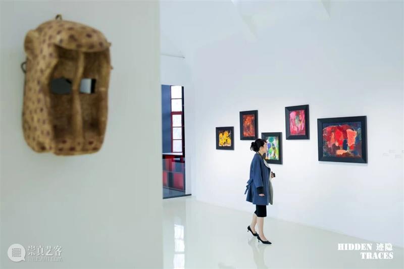 YOUNG现场｜王嘉闻个展“迹隐”于上海开幕 崇真艺客