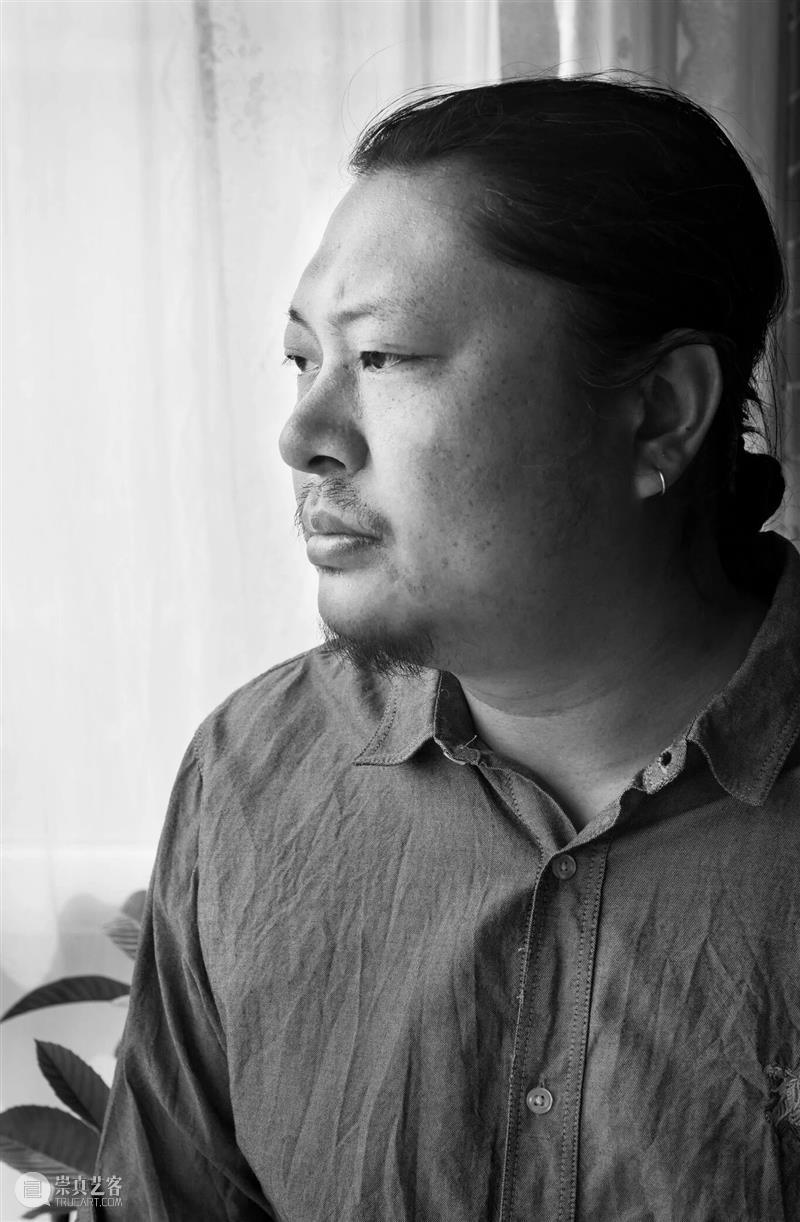 于无声处听回响：邹涛《潜语》中的日常诗学与视觉哲思 崇真艺客